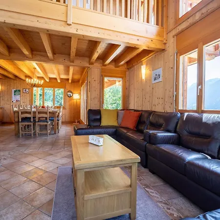 Spacious With Patio Facing Mountains Chalet