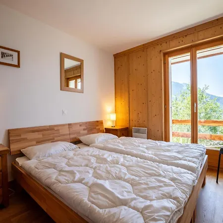 Spacious With Patio Facing Mountains Chalet