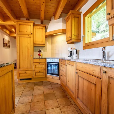 Spacious With Patio Facing Mountains Chalet *