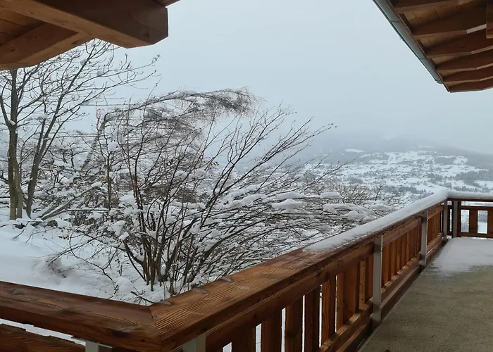 In With Balcony Chalé *